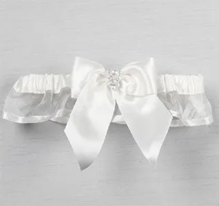 Charming Pearls Wedding Garter