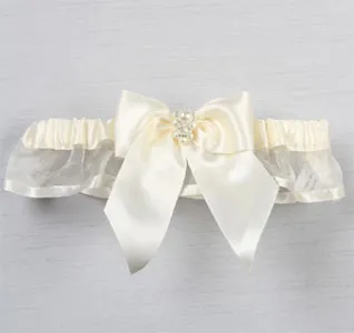 Charming Pearls Wedding Garter