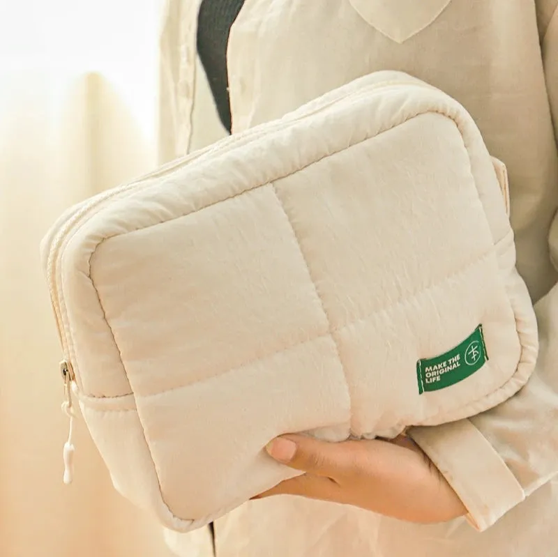 Charming Portable Waterproof Cosmetic Bag